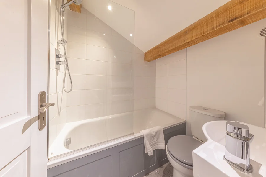 Cosy central apartment with wifi and parking photo 10