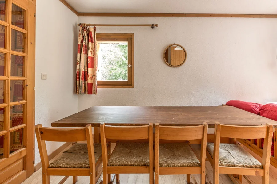 Spacious chalet for eight close to the centre photo 3