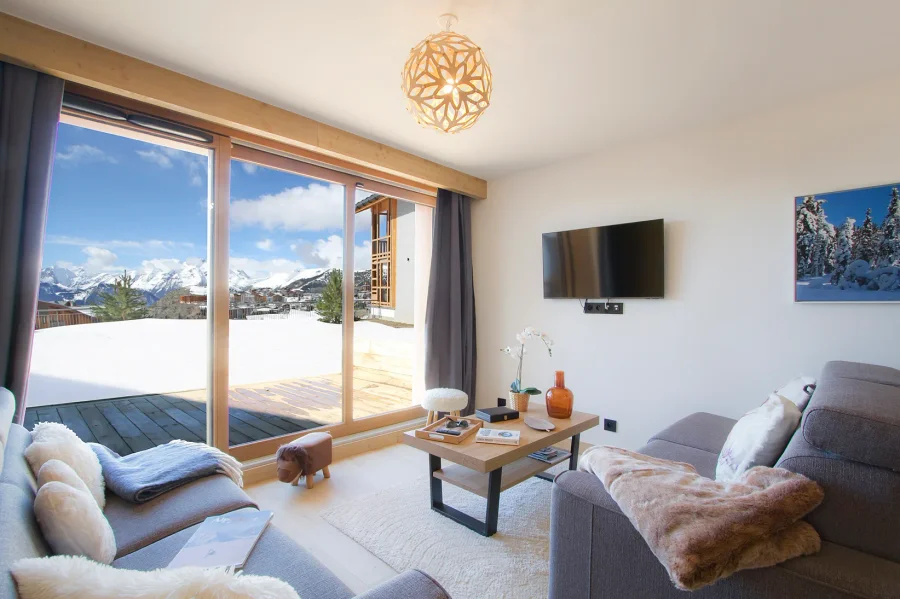 New, modern ski-in ski-out apartment photo 3