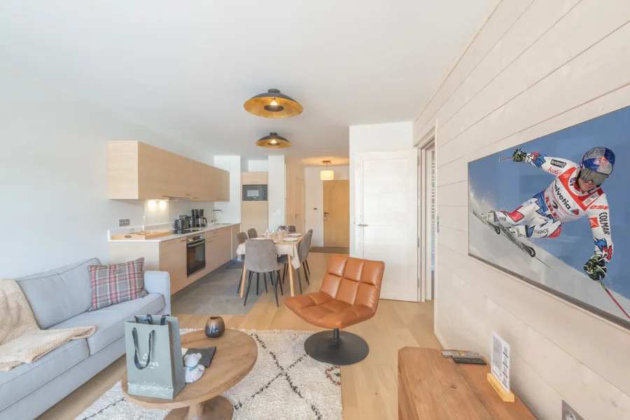 Modern apartment in great location photo 3