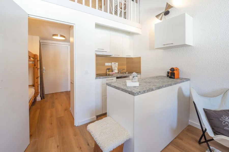 Small duplex close to the action photo 4