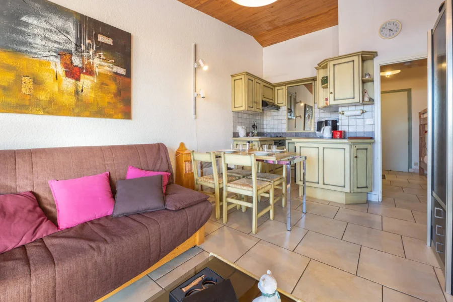 Classy Central studio with magnificent views photo 2