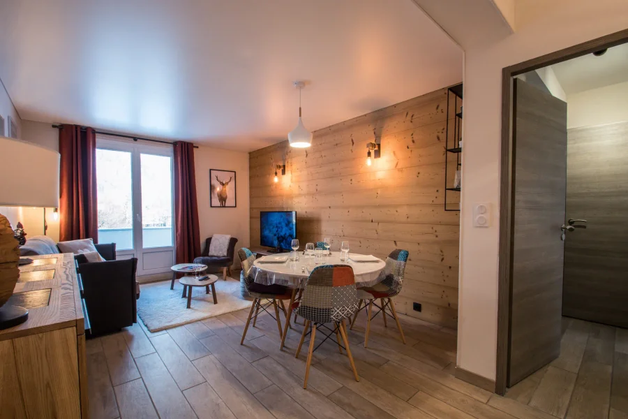 Contemporary alpine apartment close to Chamonix centre photo 2