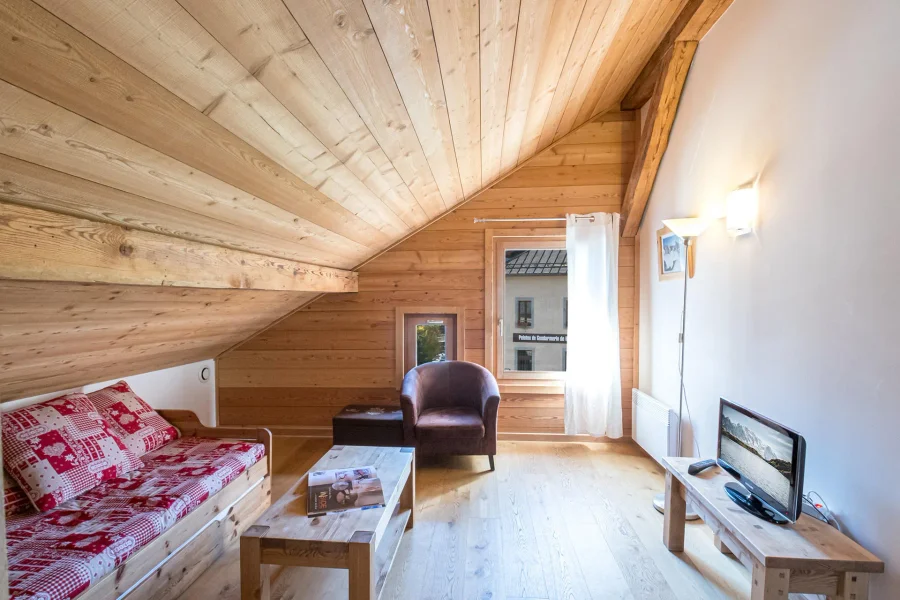 Traditional two-bedroom apartment in Chamonix centre photo 4