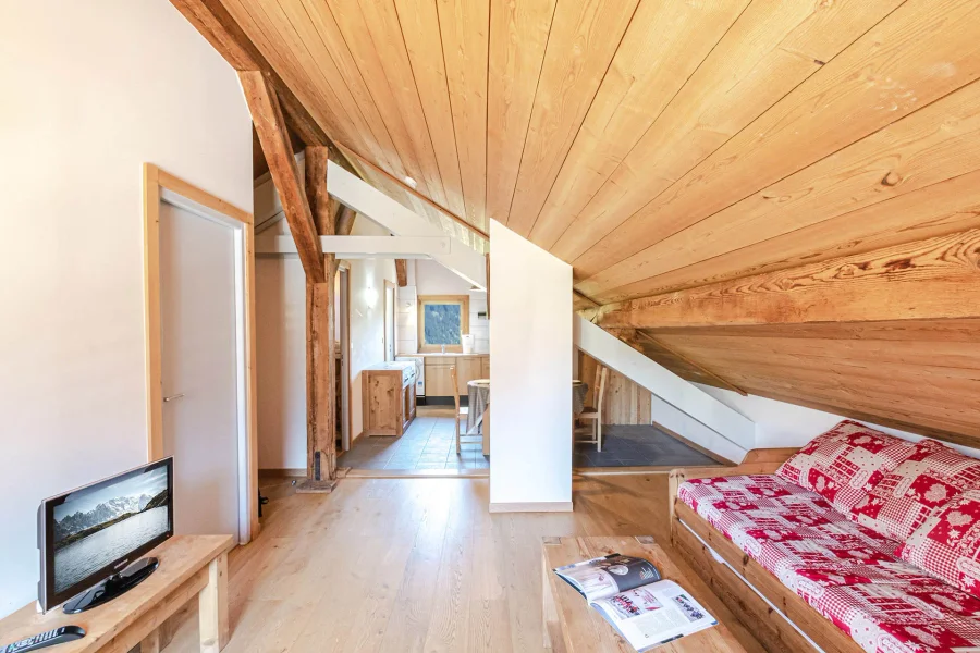 Traditional two-bedroom apartment in Chamonix centre photo 3