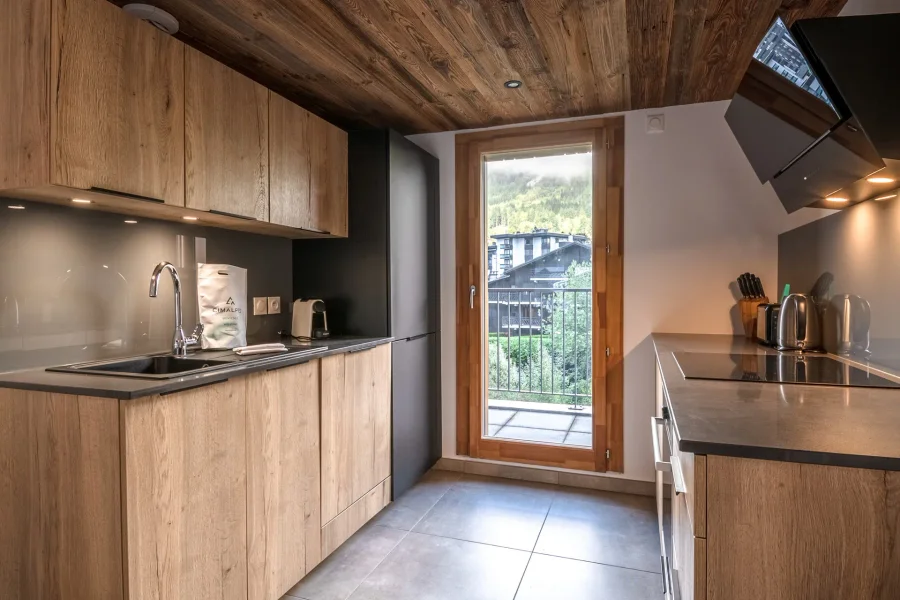 Central Chamonix apartment with balcony photo 4
