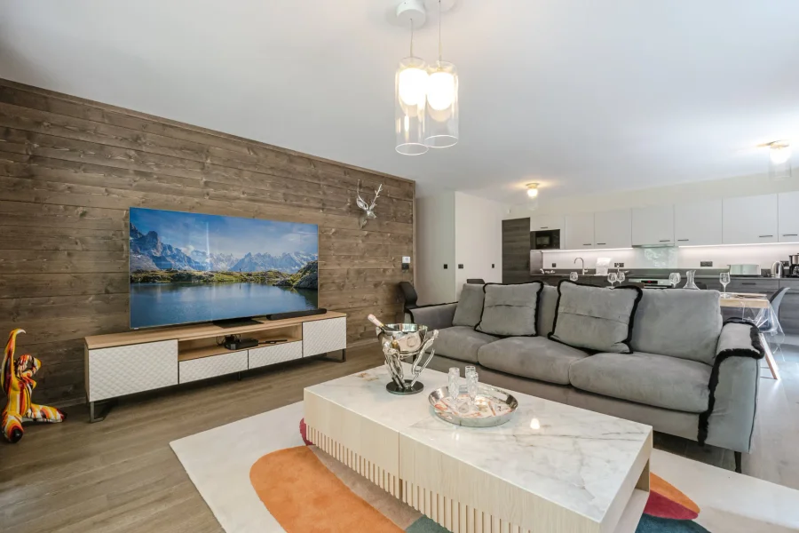 Modern spacious apartment with terrace photo 2