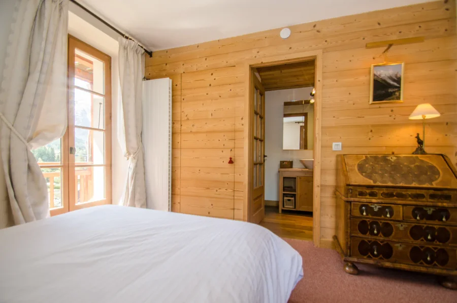 Six guest apartment with stunning Mt Blanc views photo 3