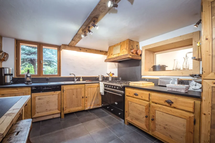 Superb chalet for eight close to the centre photo 2