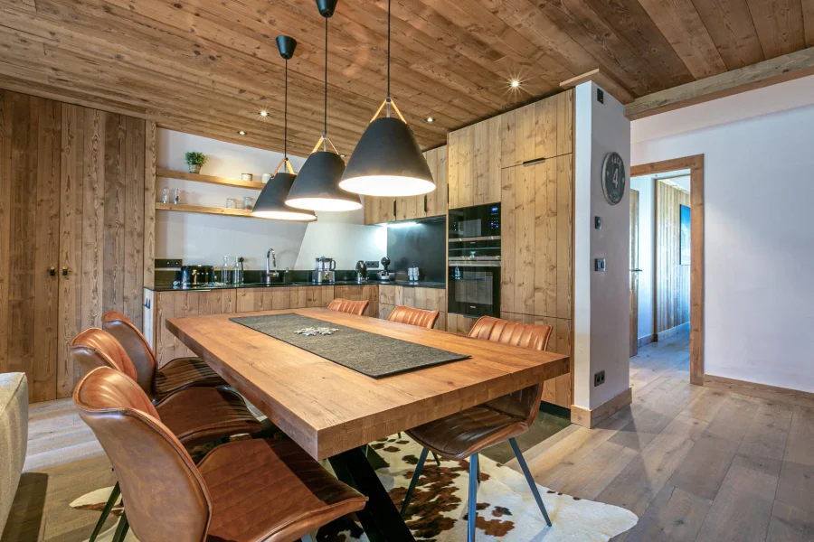Contemporary and stylish apartment photo 5