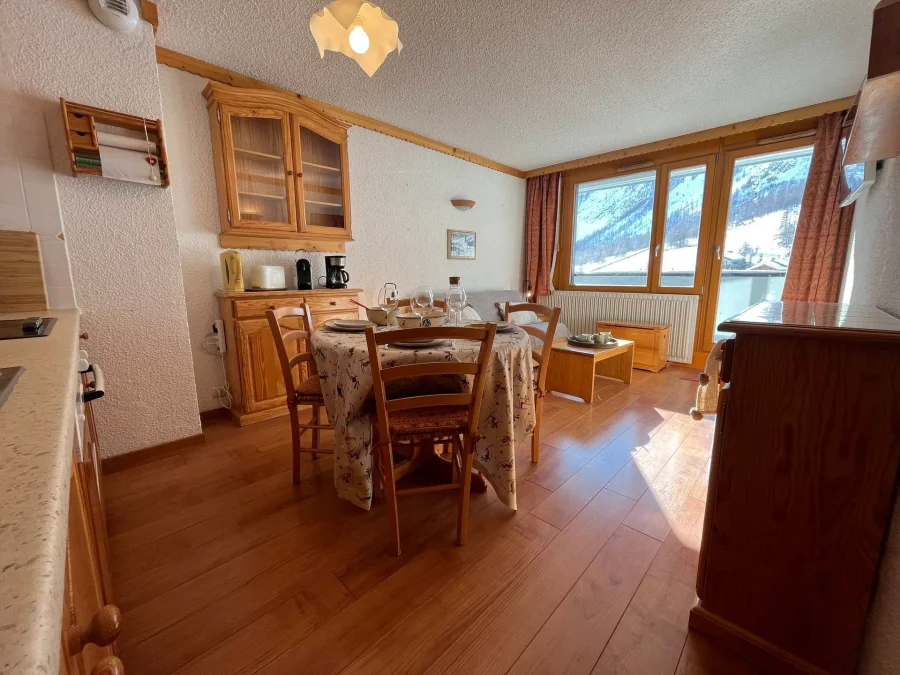 South facing flat for four with mountain views photo 4
