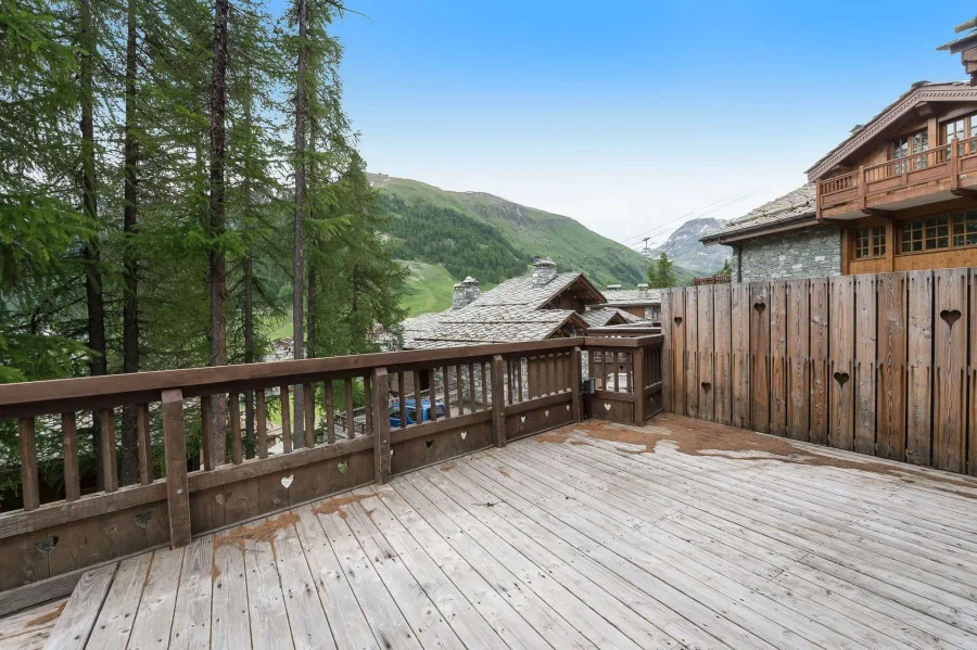 Five bedroom chalet on the piste photo 5