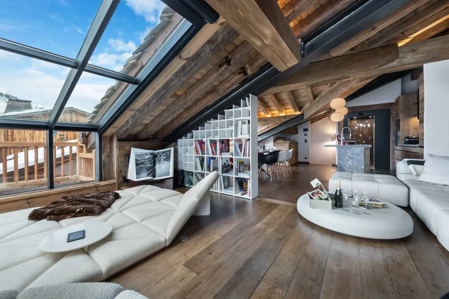 Beautiful chalet with a swimming pool, gym, cinema and more photo 2