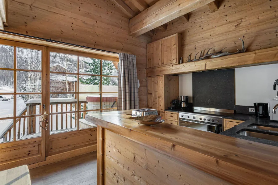 Traditional chalet with outdoor jacuzzi photo 5