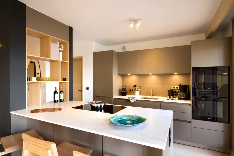 Magnificent ski in ski out apartment photo 5