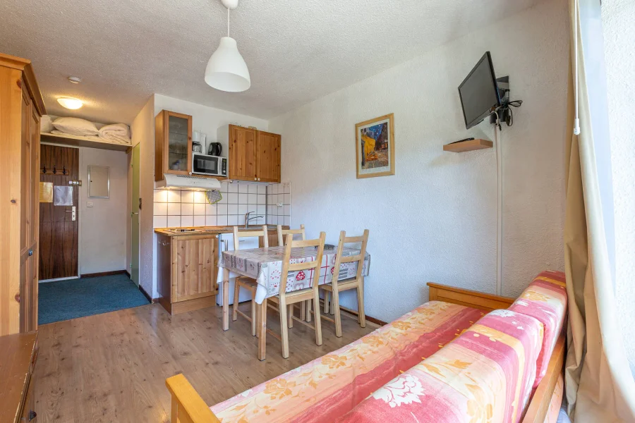 Bright Studio with Balcony Near the Slopes & Amenities photo 4